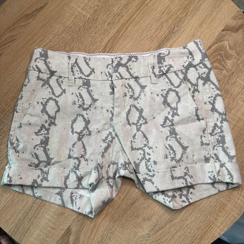 Dear John Thistle Snake Pattern Cuffed Chino Shorts Size 26 cream and grey women